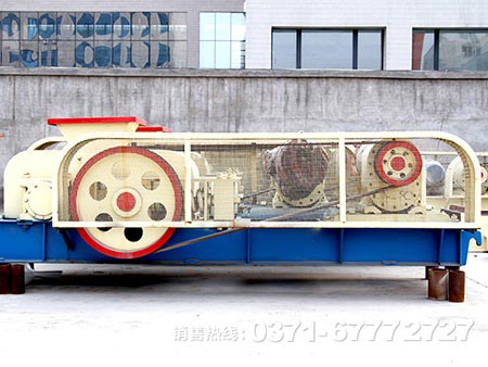 齒輥破碎機(jī)和對(duì)輥破碎機(jī)結(jié)構(gòu)、破碎方式等對(duì)比