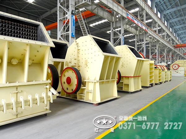 單段破碎機(jī)廠家車(chē)間一角