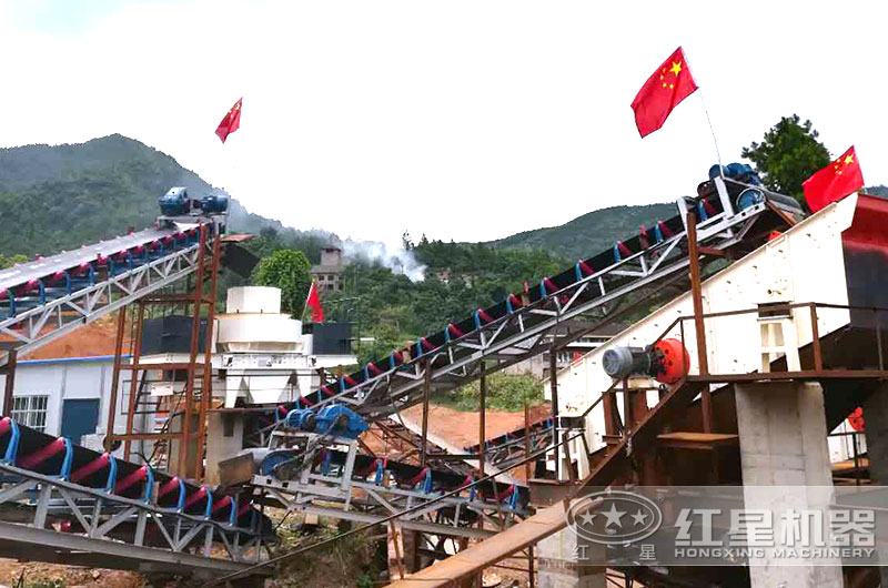 液壓制砂機(jī)工作現(xiàn)場實(shí)拍圖