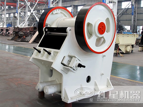 對(duì)比傳統(tǒng)鄂破機(jī)，新一代歐版鄂式破碎機(jī)具有哪些優(yōu)勢？