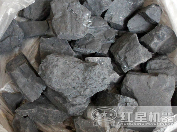 一臺用于破碎煤矸石的移動粉碎機_70噸/小時，出料粒度20以下