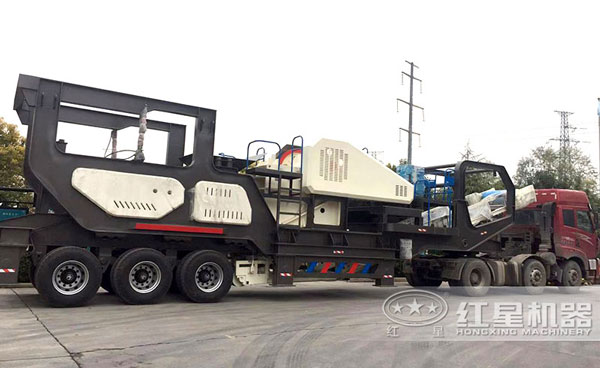 輪式流動砂石破碎車，高產(chǎn)、快捷，時產(chǎn)百噸毫無壓力