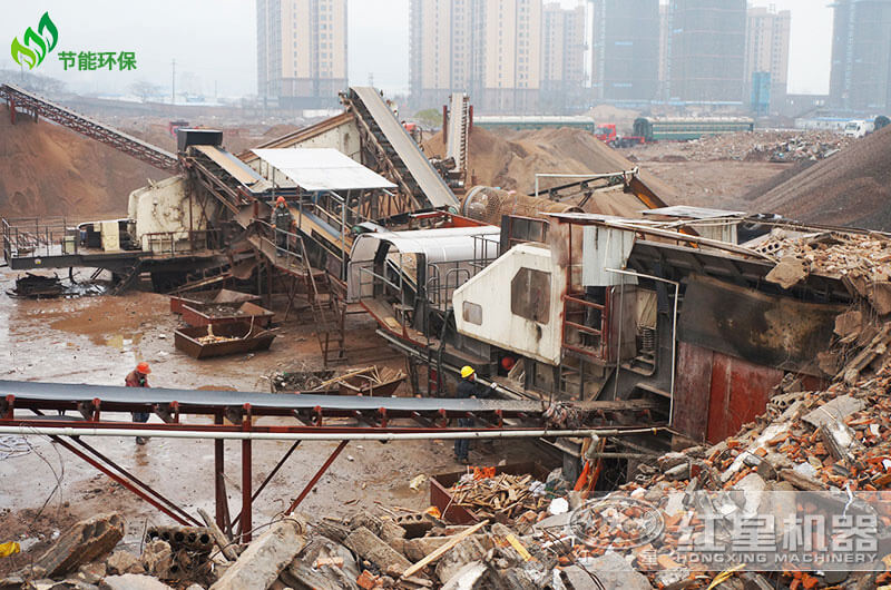 移動破碎機處理建筑垃圾，湖南客戶現(xiàn)場