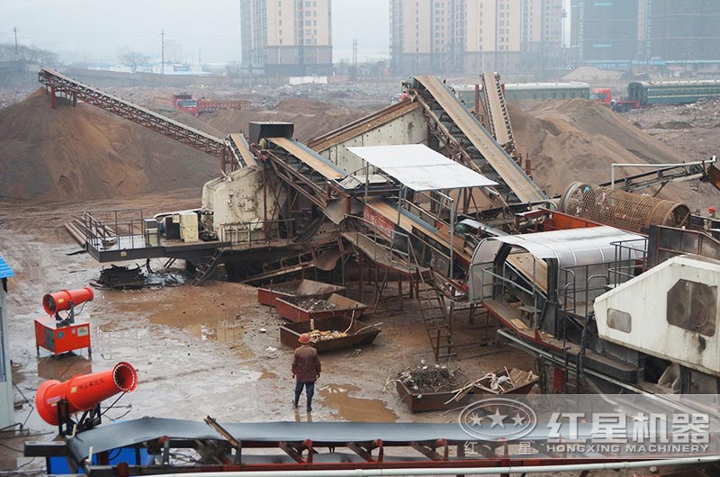 大型移動設備處理建筑垃圾現(xiàn)場