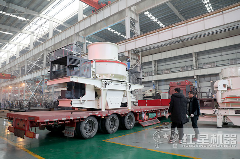 客戶煤矸石制砂機(jī)裝車發(fā)貨現(xiàn)場