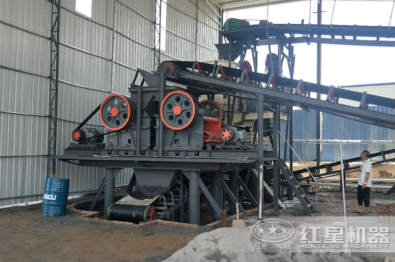 顎式碎裂設(shè)備的顎板有什么作用？宜采用哪種材料制作？